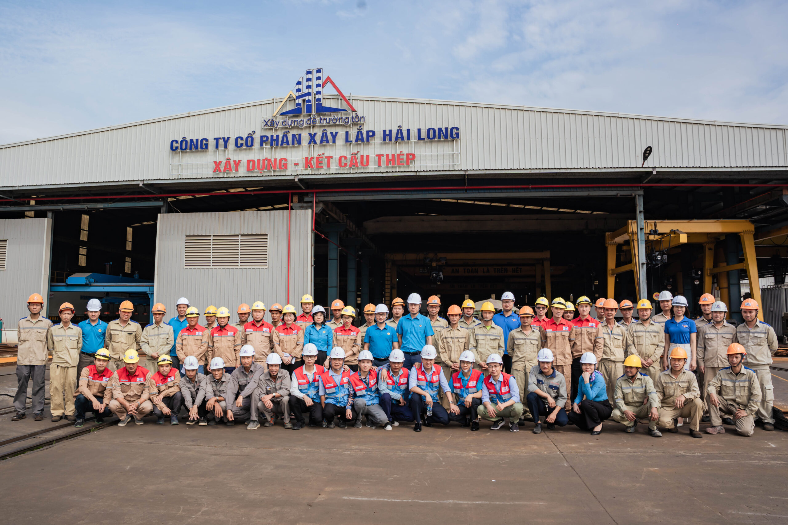 Công Đoàn Xây Dựng Việt Nam Trao Tặng Quà Cho NLĐ Tại Nhà Máy KCT Hải Long Nhân Dịp Tháng Công Nhân 2024