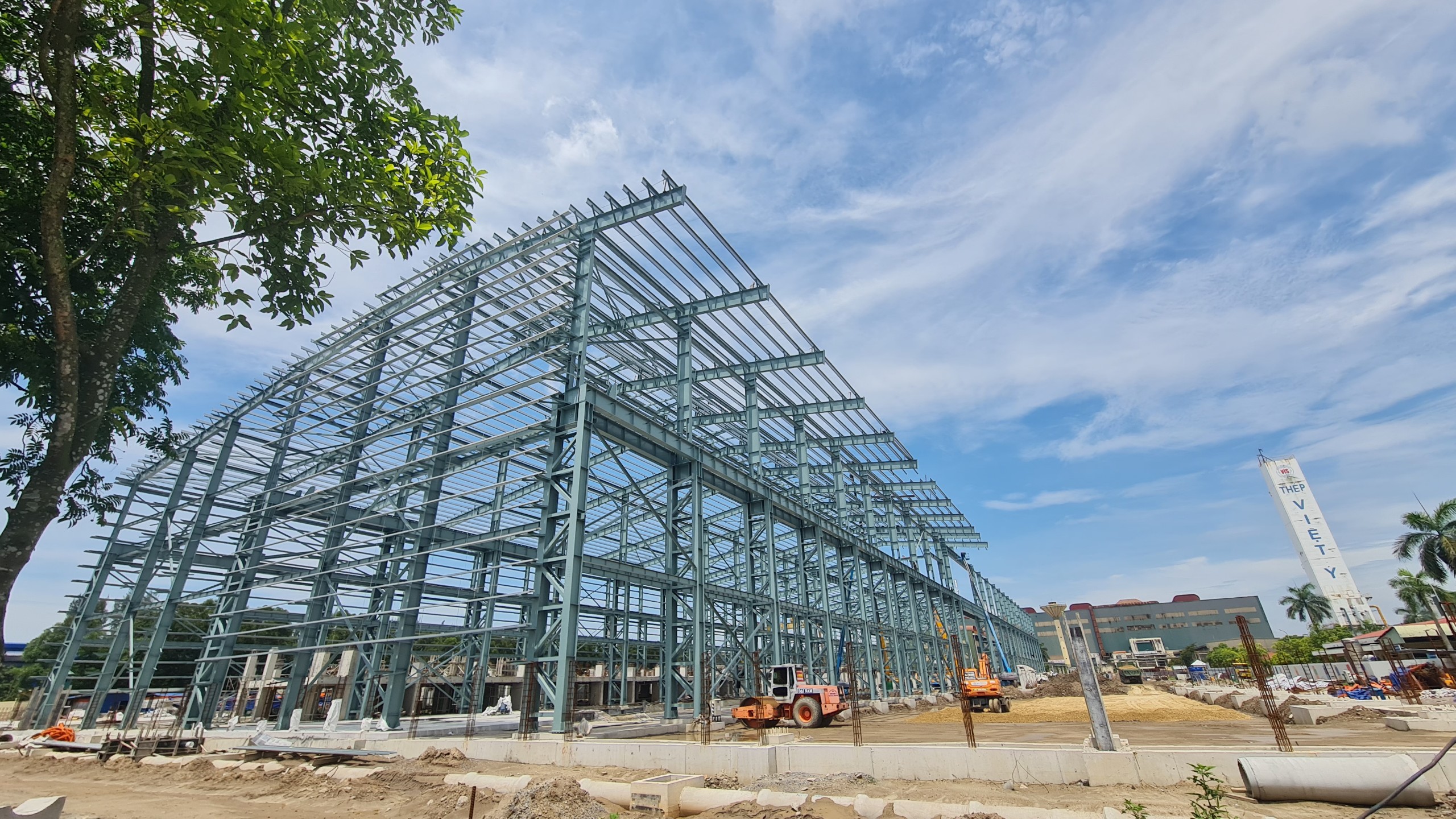 Kết cấu vượt nhịp lớn mang lại những ưu điểm về khả năng chịu tải và mở rộng tốt, độ cứng lớn và thuận tiện trong thi công