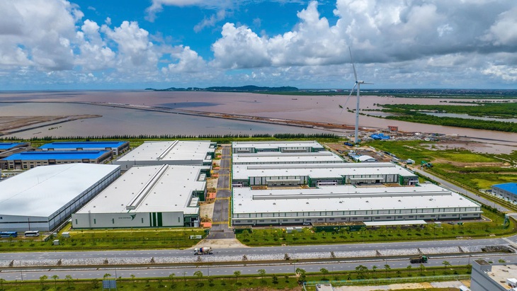 FDI TĂNG TỐC VÀO VIỆT NAM, BẤT ĐỘNG SẢN CÔNG NGHIỆP ‘XANH’ THÀNH ĐIỂM SÁNG